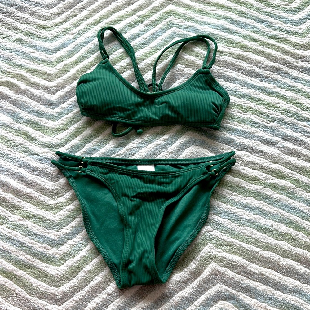 Green bikini, size extra small, only worn once, adjustable top, great
